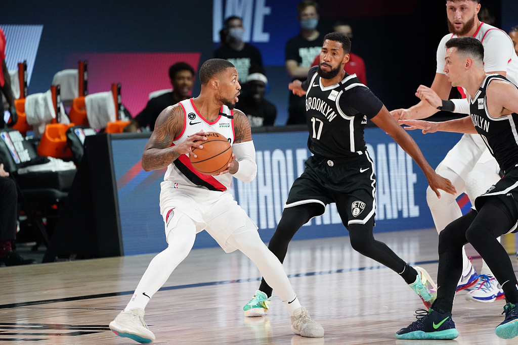 开拓者主场险胜独行侠,利拉德绝杀表现抢眼 开拓者主场险胜独行侠,利拉德绝杀表现抢眼