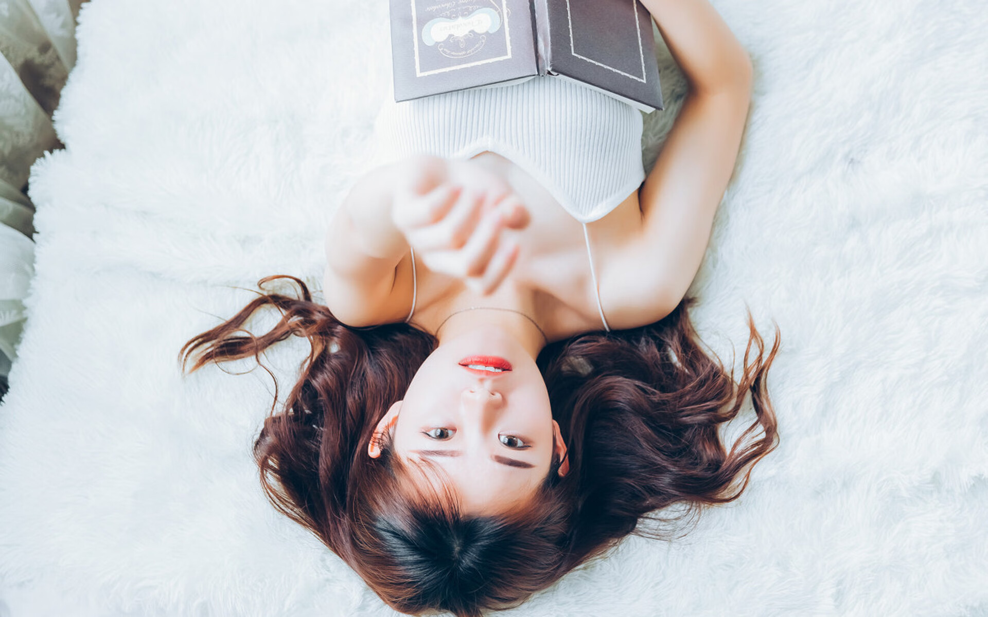 双线争锋，拜仁涉险破铁壁，格列兹曼神勇定乾坤